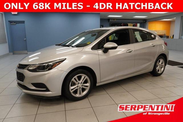 Photo of 2017 Silver Ice Metallic Chevrolet Cruze