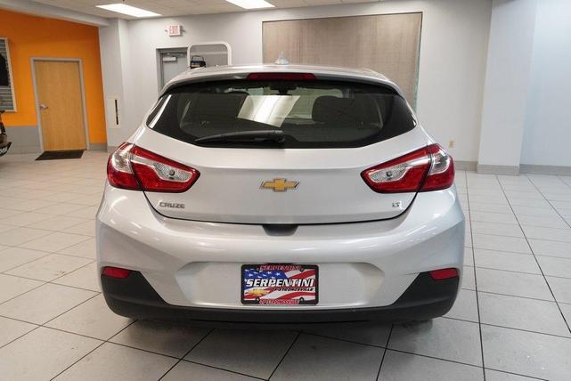 Photo of 2017 Silver Ice Metallic Chevrolet Cruze