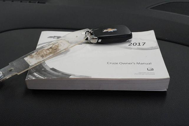 Photo of 2017 Silver Ice Metallic Chevrolet Cruze