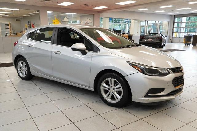 Photo of 2017 Silver Ice Metallic Chevrolet Cruze