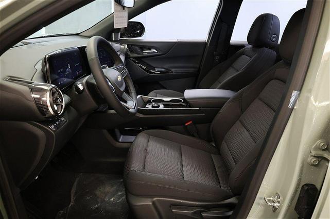 Photo of 2026 Green Chevrolet Equinox