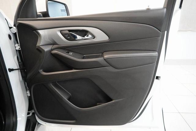 Photo of 2023 Summit White Chevrolet Traverse