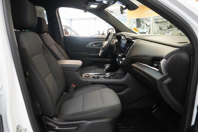 Photo of 2023 Summit White Chevrolet Traverse