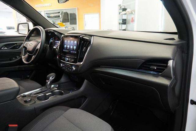 Photo of 2023 Summit White Chevrolet Traverse