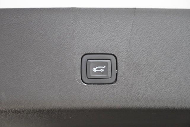 Photo of 2023 Summit White Chevrolet Traverse