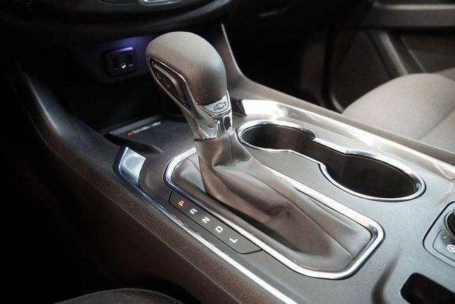 Photo of 2023 Summit White Chevrolet Traverse