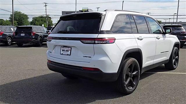 Photo of 2023 Bright White Clearcoat Jeep Grand Cherokee