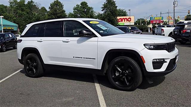 Photo of 2023 Bright White Clearcoat Jeep Grand Cherokee