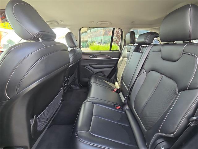 Photo of 2023 Bright White Clearcoat Jeep Grand Cherokee
