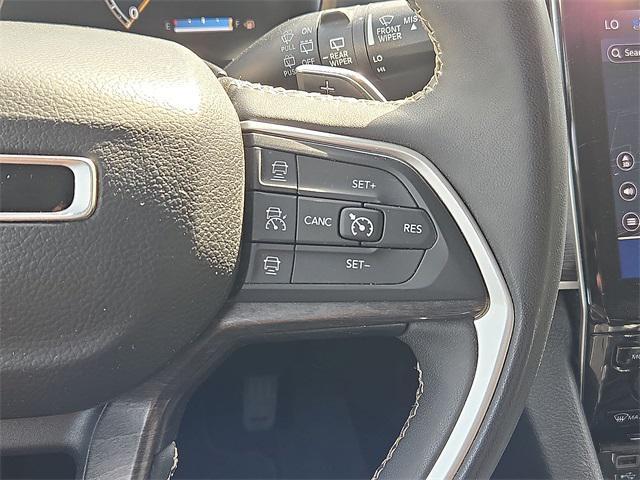 Photo of 2023 Bright White Clearcoat Jeep Grand Cherokee