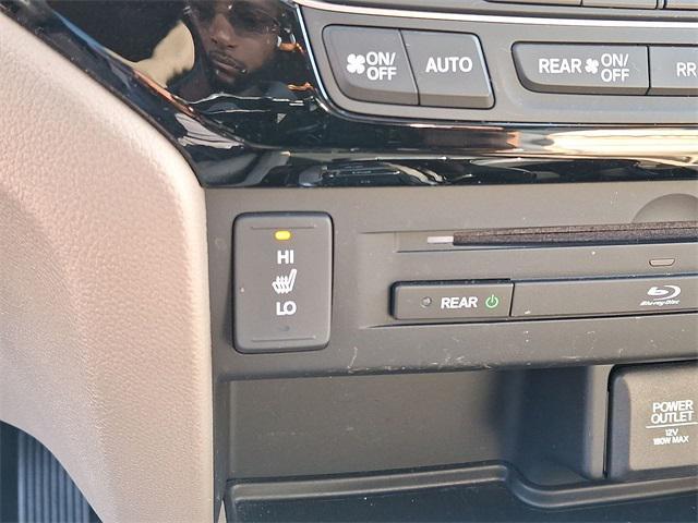 Photo of 2018 Maroon Honda Pilot