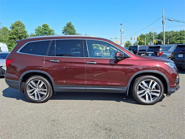 Photo of 2018 Maroon Honda Pilot