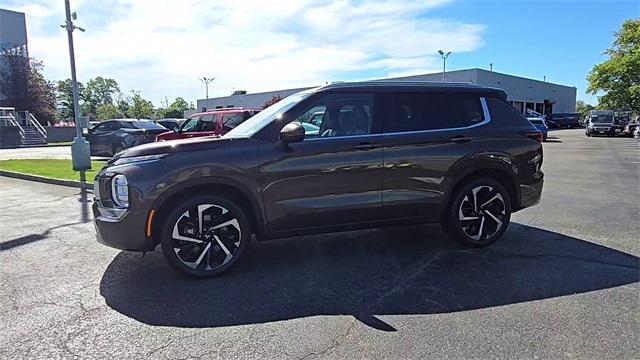 Photo of 2022 Deep Bronze Metallic Mitsubishi Outlander