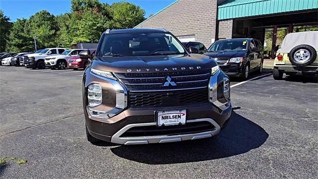 Photo of 2022 Deep Bronze Metallic Mitsubishi Outlander