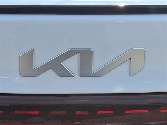 Photo of 2024 Snow White Pearl Kia Forte