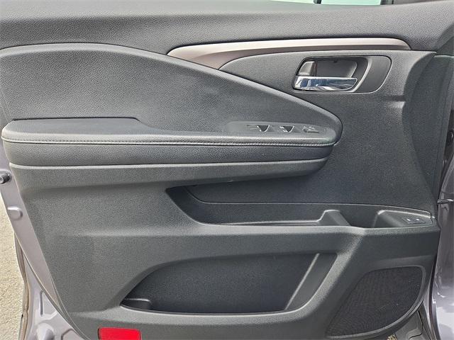 Photo of 2017 Modern Steel Metallic Honda Pilot