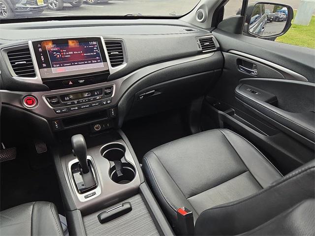 Photo of 2017 Modern Steel Metallic Honda Pilot