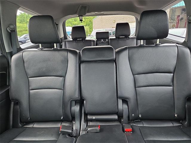 Photo of 2017 Modern Steel Metallic Honda Pilot