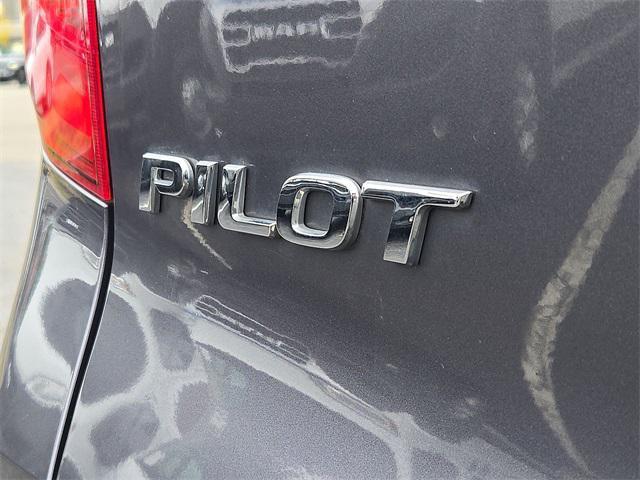 Photo of 2017 Modern Steel Metallic Honda Pilot