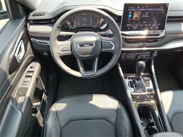 Photo of 2023 Diamond Black Crystal Pearlcoat Jeep Compass