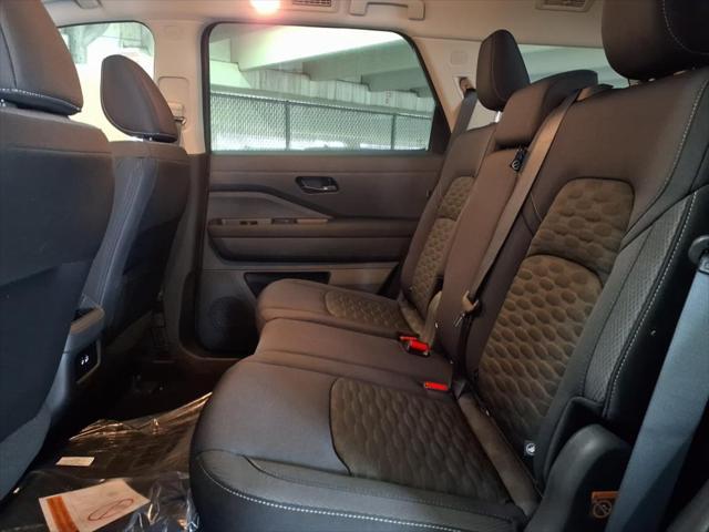 Photo of 2025 Gun Metallic Nissan Pathfinder