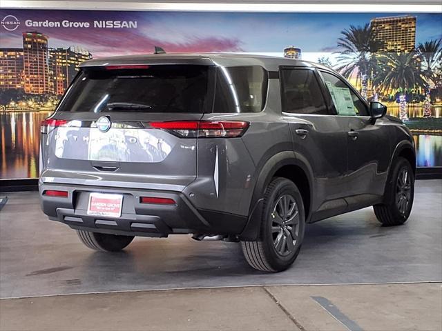Photo of 2025 Gun Metallic Nissan Pathfinder