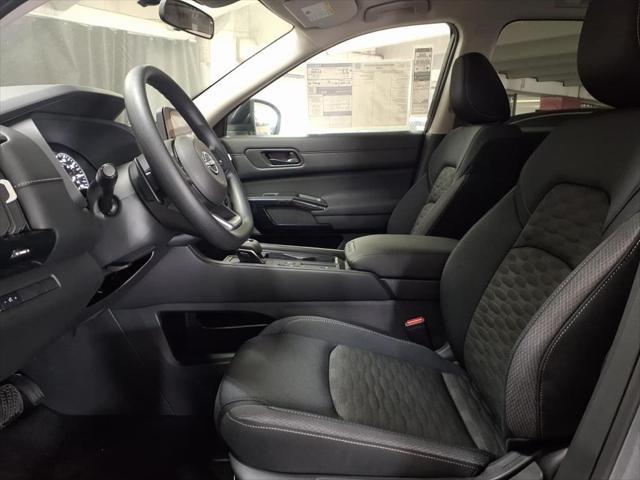 Photo of 2025 Gun Metallic Nissan Pathfinder