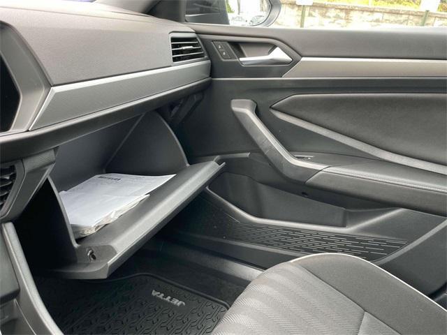 Photo of 2024 Pure White Volkswagen Jetta