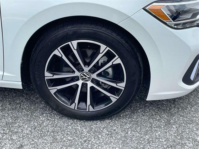 Photo of 2024 Pure White Volkswagen Jetta