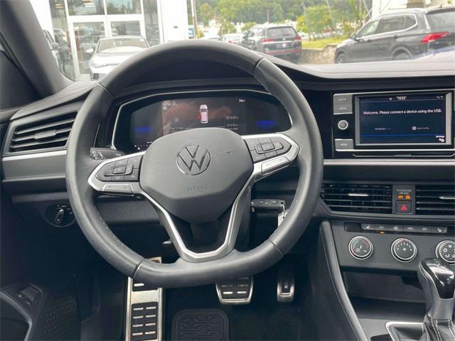 Photo of 2024 Pure White Volkswagen Jetta