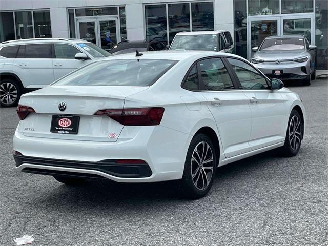 Photo of 2024 Pure White Volkswagen Jetta