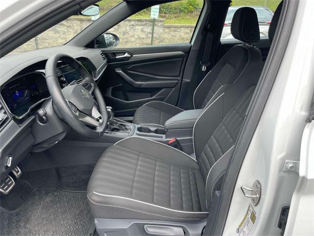 Photo of 2024 Pure White Volkswagen Jetta