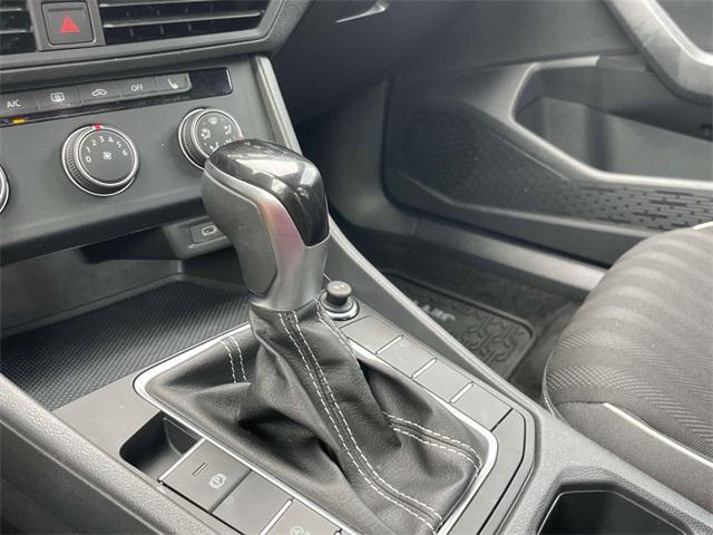 Photo of 2024 Pure White Volkswagen Jetta