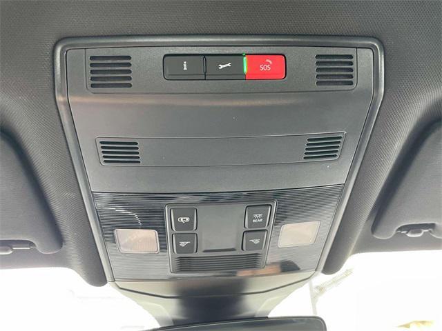 Photo of 2024 Pure White Volkswagen Jetta