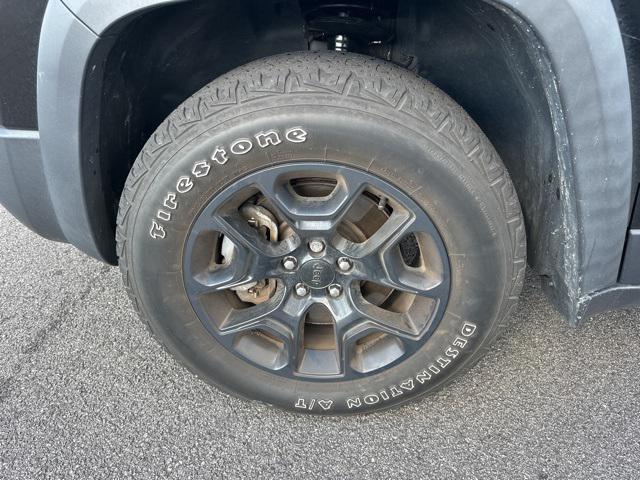 Photo of 2022 Diamond Black Crystal Pearlcoat Jeep Cherokee