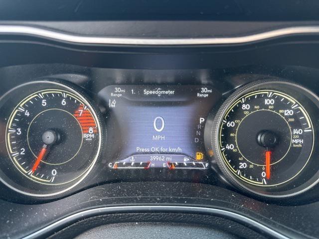 Photo of 2022 Diamond Black Crystal Pearlcoat Jeep Cherokee