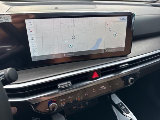 Photo of 2025 Glacial White Pearl Kia Sorento