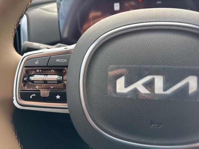 Photo of 2025 Glacial White Pearl Kia Sorento