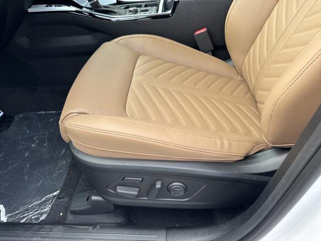 Photo of 2025 Glacial White Pearl Kia Sorento