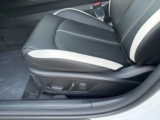 Photo of 2026 Snow White Pearl Kia K5