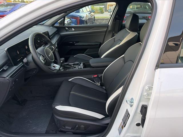 Photo of 2026 Snow White Pearl Kia K5
