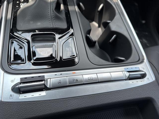 Photo of 2026 Silver Kia Carnival