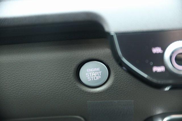 Photo of 2025 Snow White Pearl Kia Carnival Hybrid