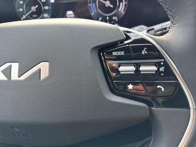 Photo of 2025 Aurora Black Pearl Kia Niro EV