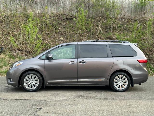 Photo of 2015 Brown Toyota Sienna