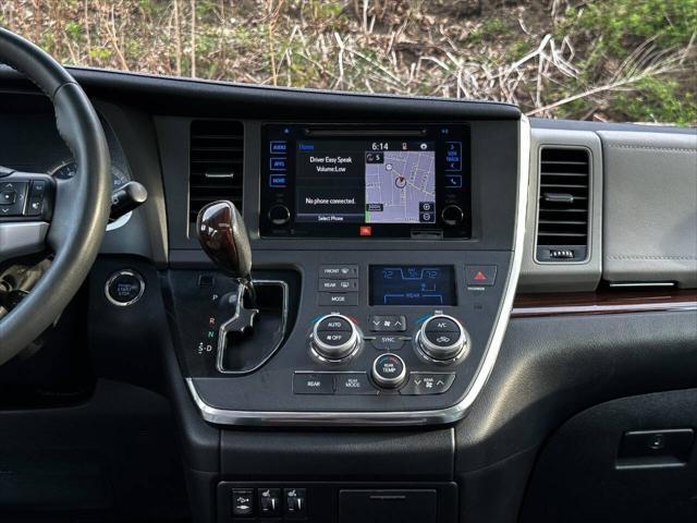Photo of 2015 Brown Toyota Sienna