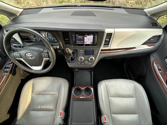 Photo of 2015 Brown Toyota Sienna