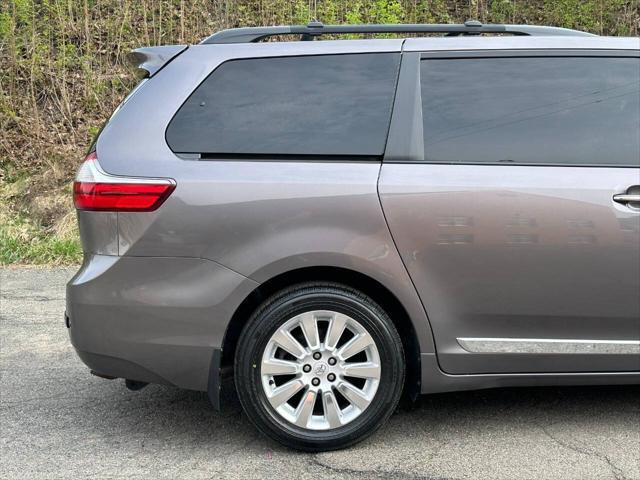 Photo of 2015 Brown Toyota Sienna