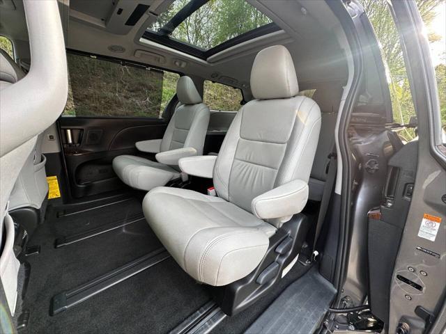 Photo of 2015 Brown Toyota Sienna