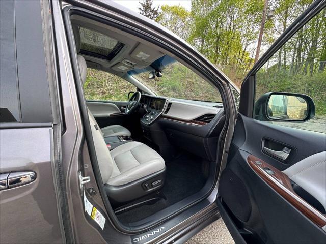 Photo of 2015 Brown Toyota Sienna